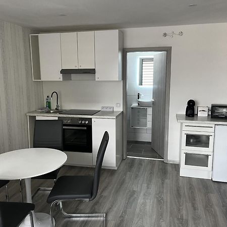 Messe-Hotelzimmer-Einzimmerappartement Leverkusen Rum bild