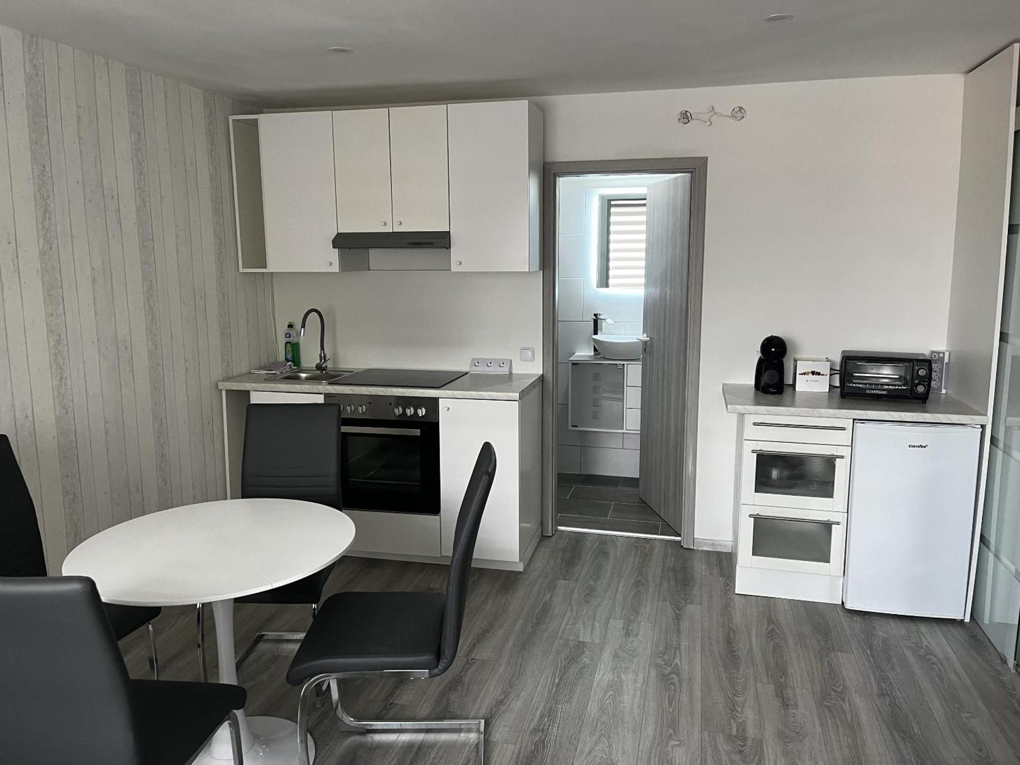 Messe-Hotelzimmer-Einzimmerappartement Leverkusen Rum bild